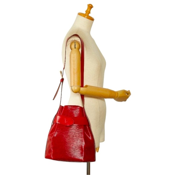 Louis Vuitton Epi Sac D'epaule Castillan - Picture 2 of 16